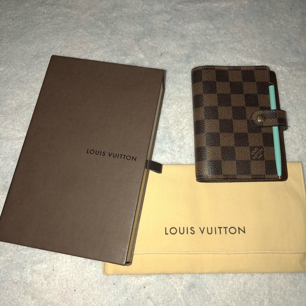 SOLD 💸💸💸💸💸Louis Vuitton Agenda w/ PM Calendar